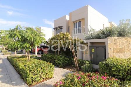 Corner furnished villa with swimming pool Corner furnished villa with swimming pool