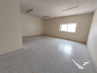 4 Bedroom Flat for Rent in Al Soor, Sharjah - Chiller AC free! Spacious 4 bhk bigger size balcony open view! Behind central post office