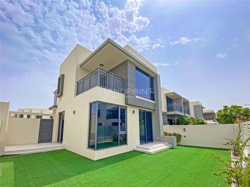 Nice Landscaped Garden | View Today | 2E Nice Landscaped Garden | View Today | 2E