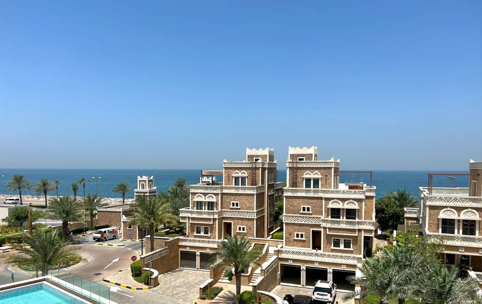 Sea View Apartment For Sale - Palm Jumeirah, Dubai.