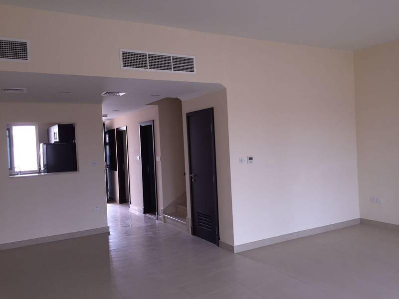 INVESTORS DEAL. VACANT 3BED VILLA WITH EQUIPPED KITCHEN N PARKING