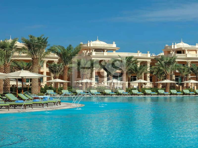MODERN DESIGN | BEACHFRONT | LUXURIOUS AMENITIES MODERN DESIGN | BEACHFRONT | LUXURIOUS AMENITIES