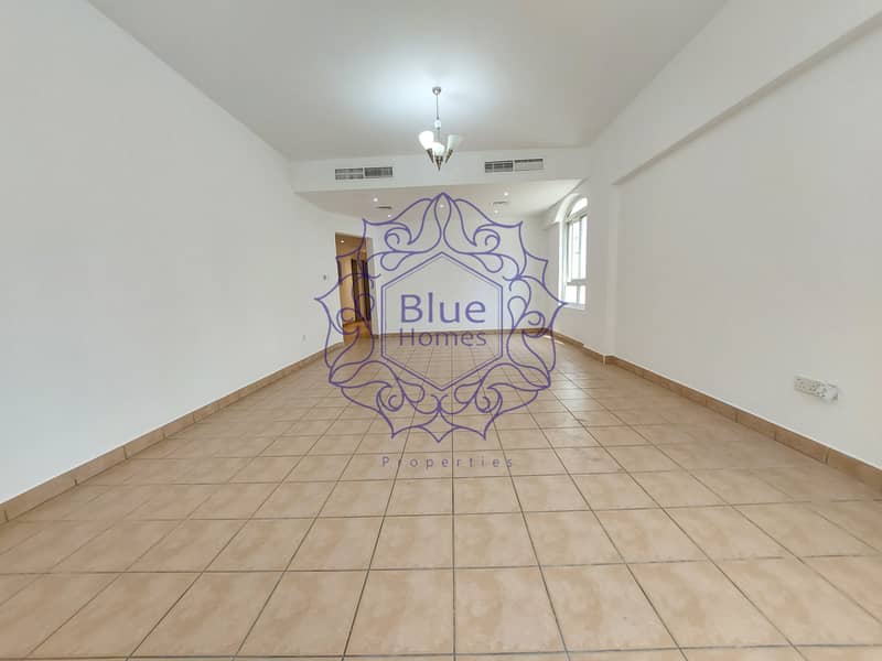 Квартира в Бур Дубай，Аль Манкул, 3 cпальни, 85000 AED - 7512285