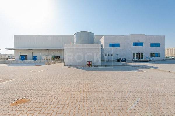 Warehouse with 400KW power in JAFZA