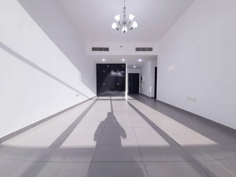 Квартира в Аль Мамзар, 2 cпальни, 68000 AED - 7466781