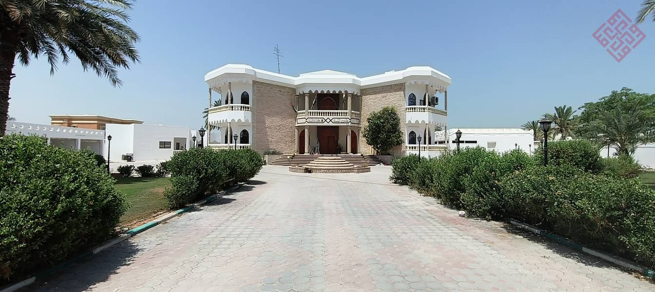 ********10 Beds Villa with Big Garden and Swimming  pool for Rent Arabic style*********