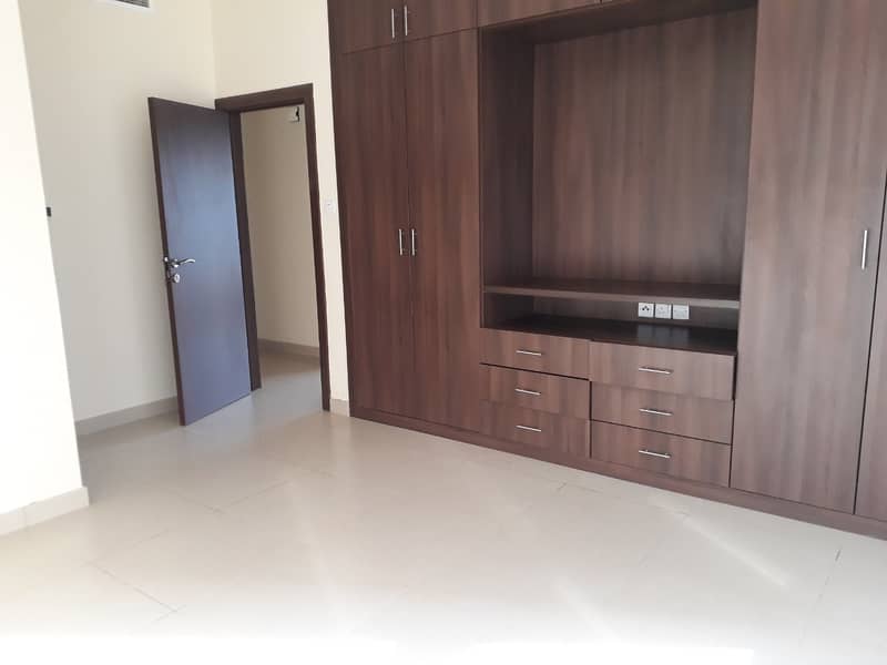 Spacious 2 Bedroom Apartment |Well Maintained | Close to Metro