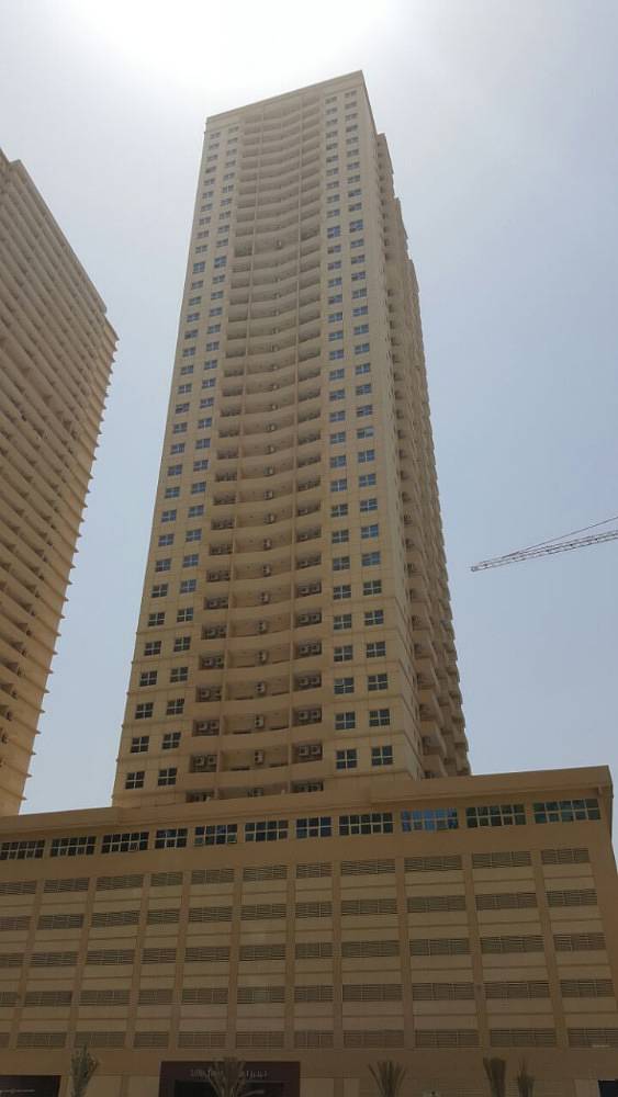 شقة في برج الزنبق،مدينة الإمارات‬ 1 غرفة 210000 درهم - 3717579