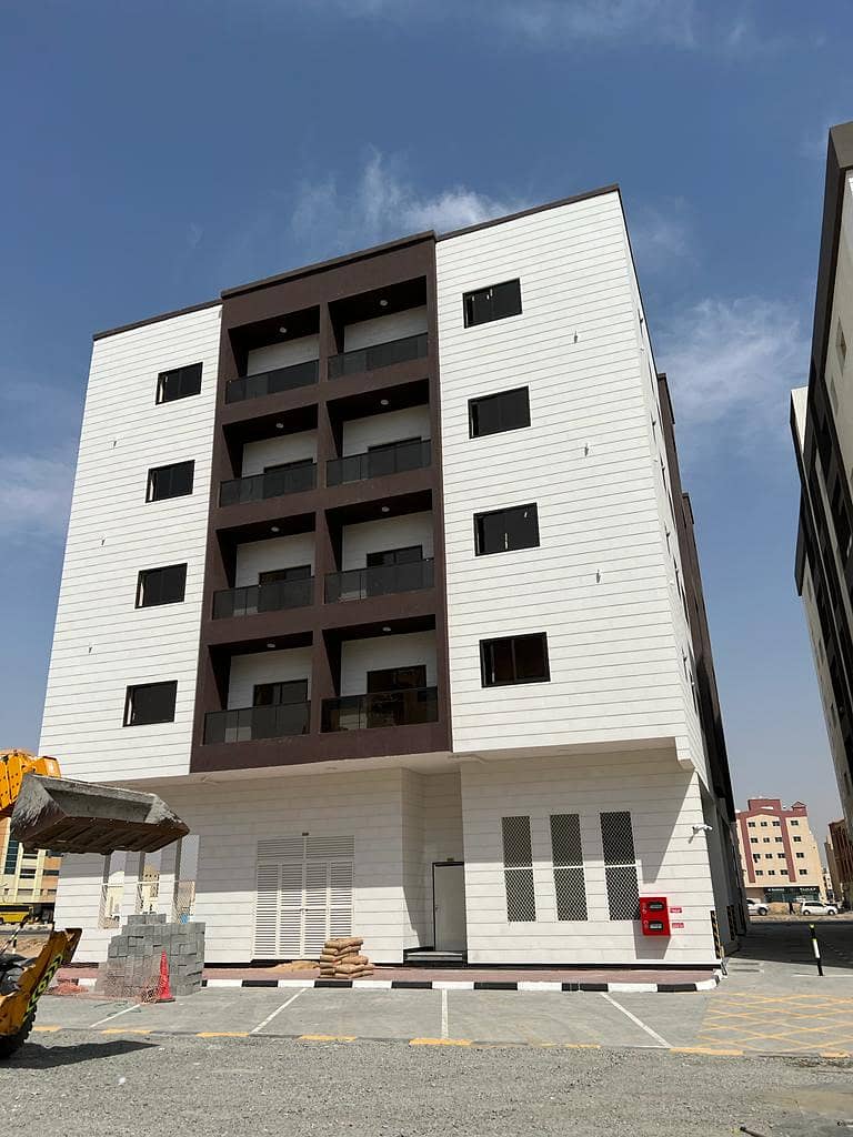 مبنى جديد وعمره عام واحد فقط للبيع عجمان الجرف مبنى جديد وعمره عام واحد فقط للبيع عجمان الجرف