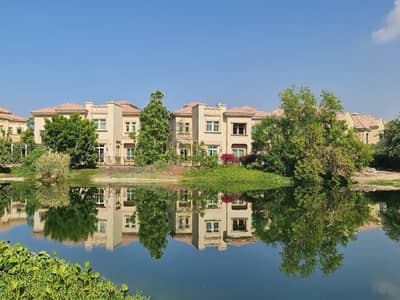 4 Bedroom Villa for Sale in Jumeirah Park, Dubai - 4BR LARGE W/ STUNNING LAKE VIEW | PRIVATE POOL