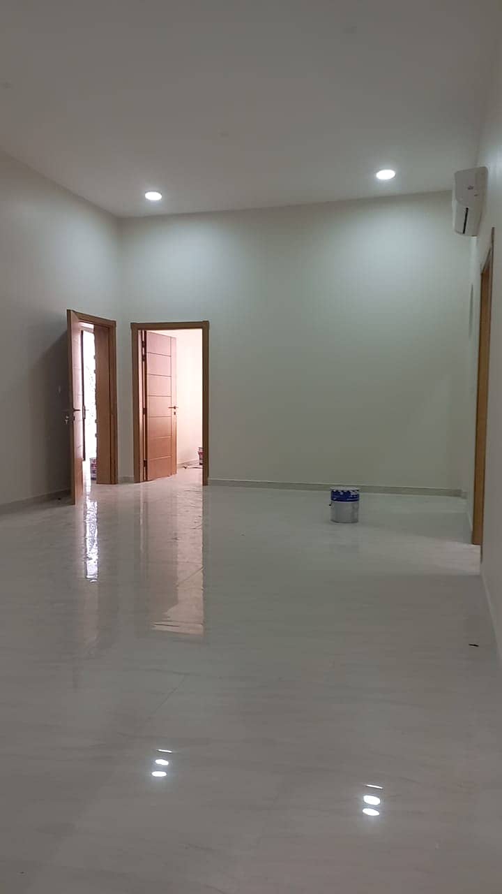 Ground floor 3br apartment | Front entrance