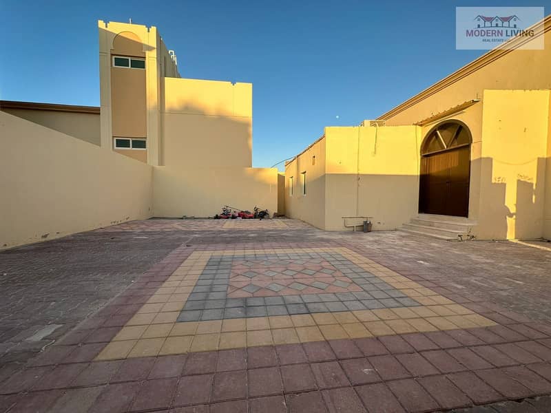 Квартира в Аль Шамха, 3 cпальни, 80000 AED - 6800502