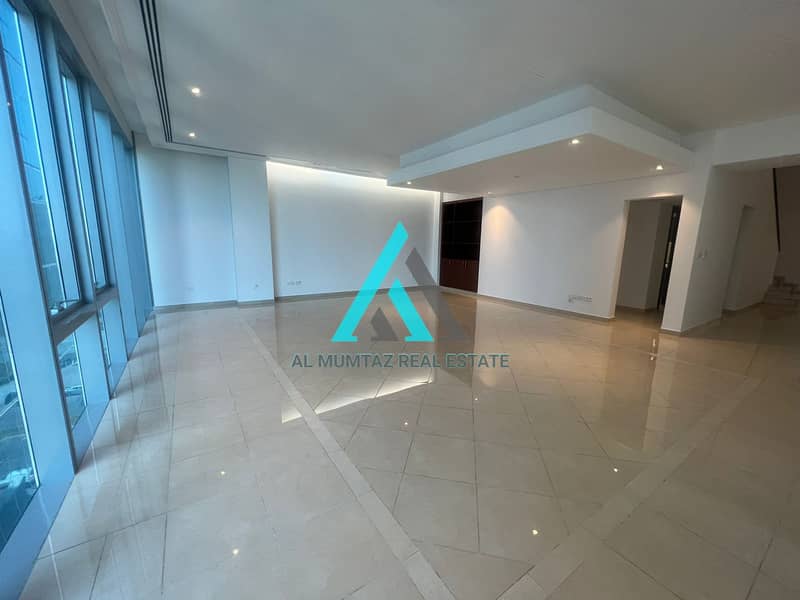 Huge 4 BHK Duplex Apartment Huge 4 BHK Duplex Apartment