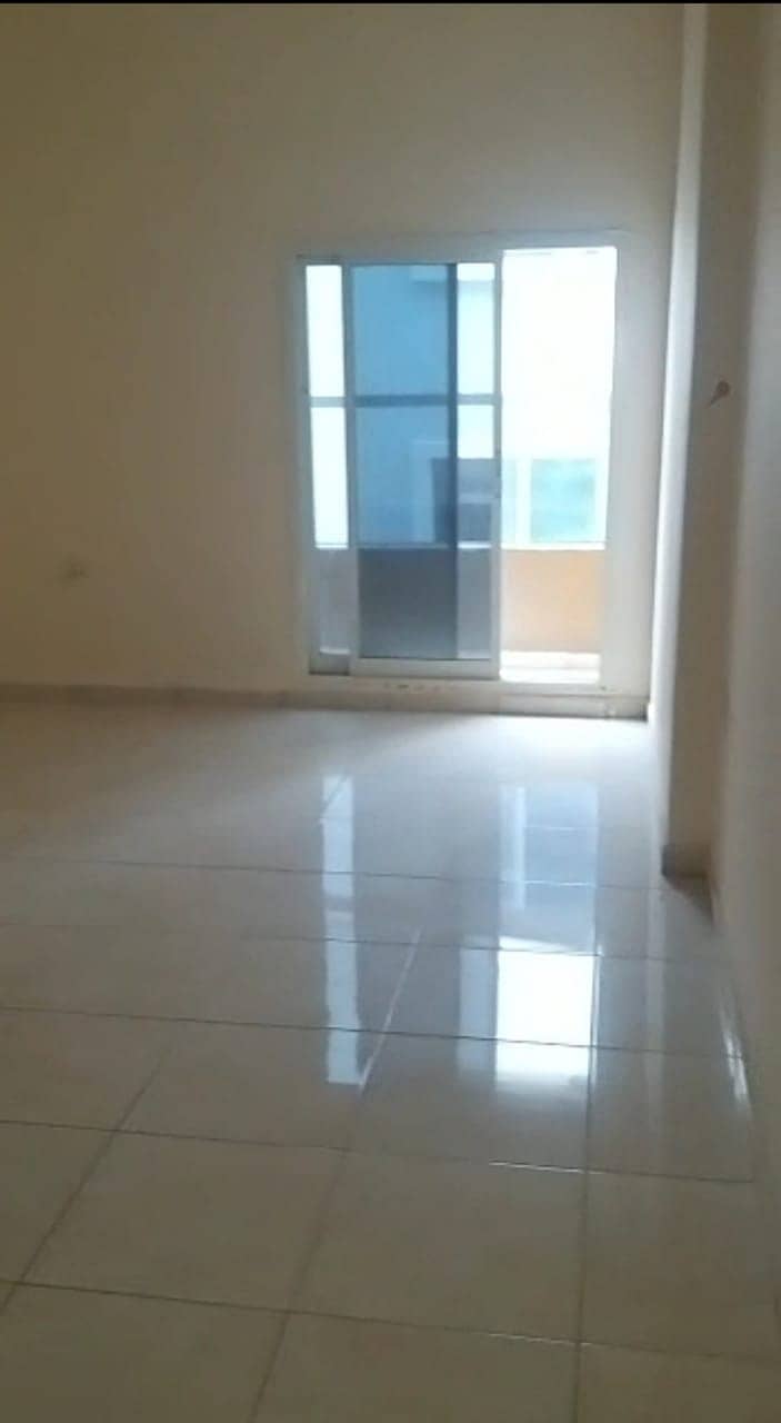 An exclusive and special offer in Al Rawda 2, Ajman, for annual rent, an apartment, a room and a hall, an area of ​​1000 feet, at an excellent price f
