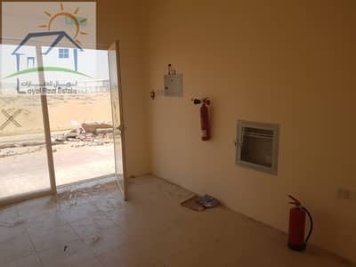 Shop for Rent in Umm Al Thuoob, Umm Al Quwain - 220 SQFT SHOP MAIN ROAD WITH PARKING  BEHIND SENAN