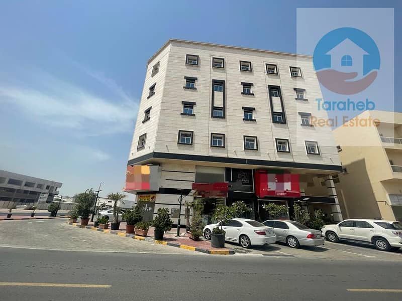 For sale a commercial building, corner of two streets, behind the Chinese market, 5 floors