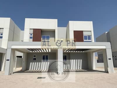 3 Bedroom Townhouse for Sale in Dubailand, Dubai - 3 Bedroom | Great Location | single row | Garden