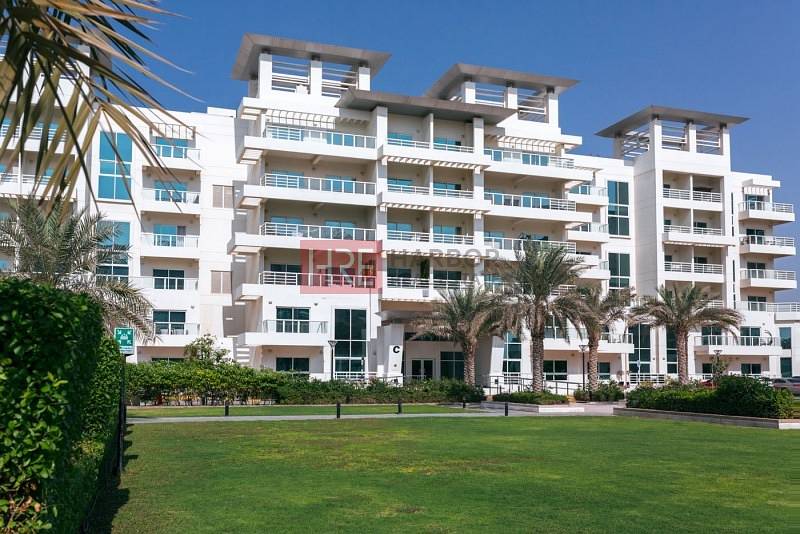 Lake View 2BR Duplex in Jumeirah Heights