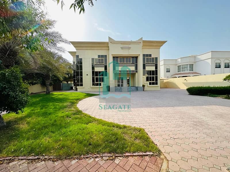 Fully renovated | Contemporary style | 5bedroom independent | Swimming pool Fully renovated | Contemporary style | 5bedroom independent | Swimming pool