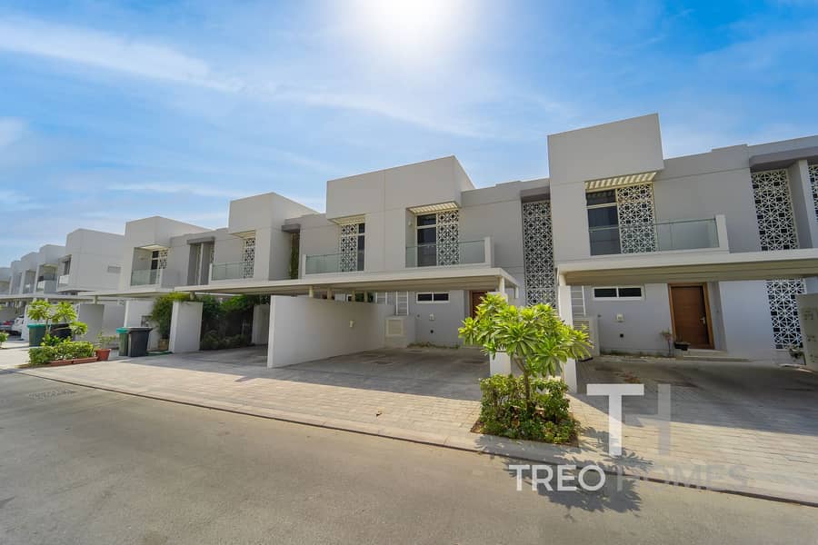 Single Row | Spacious & Modern | Vacant Single Row | Spacious & Modern | Vacant
