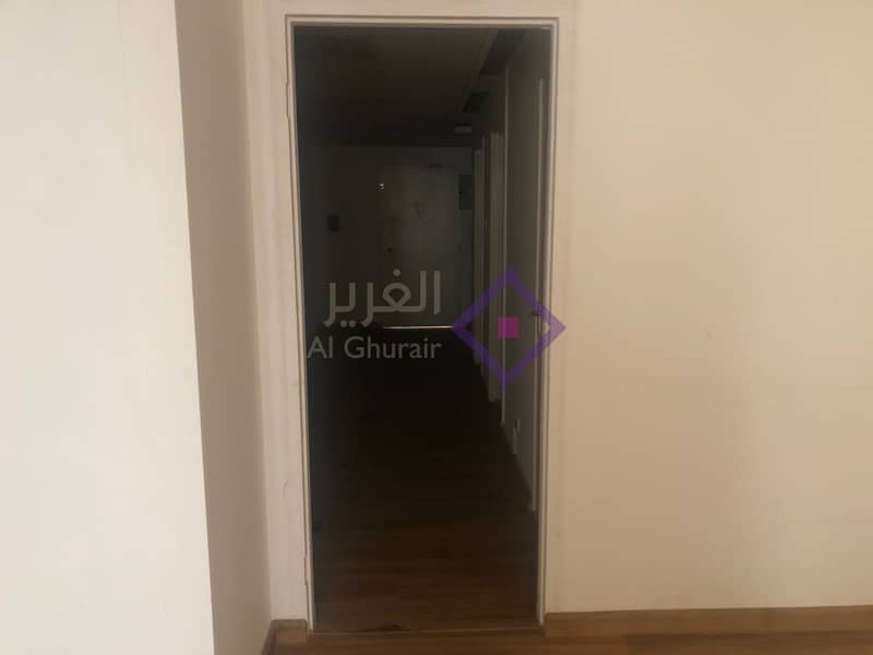 مکتب في ديرة 76005 درهم - 5987353