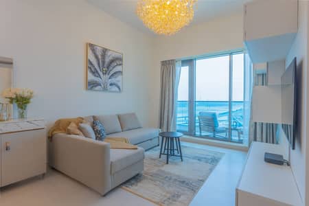 1 Bedroom Apartment for Rent in Business Bay, Dubai - Cityscape Oasis with Canal and Yacht View
