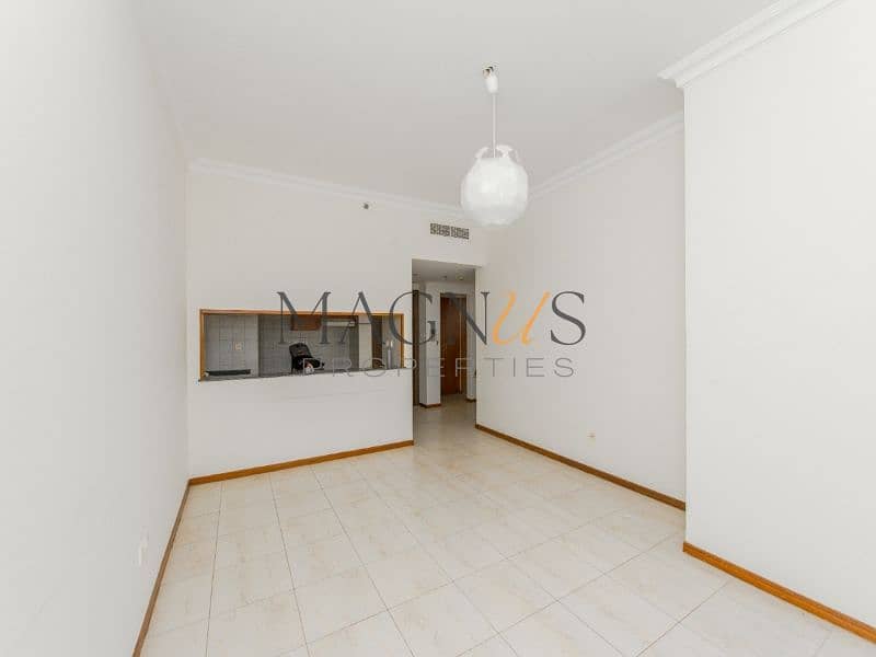 BRIGHT & SPACIOUS | 1 BEDROOM | AVAILABLE NOW