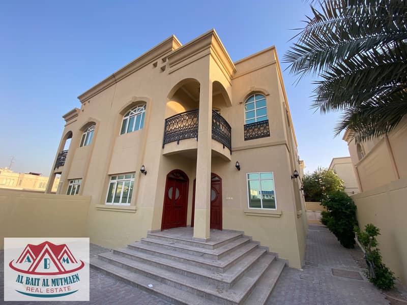 Two-storey villa with four rooms, central air conditioning, in Al Quoz