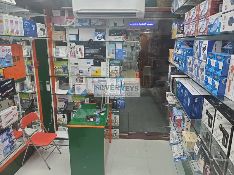 Shop available for rent in Strategic and Versatile location Shop available for rent in Strategic and Versatile location