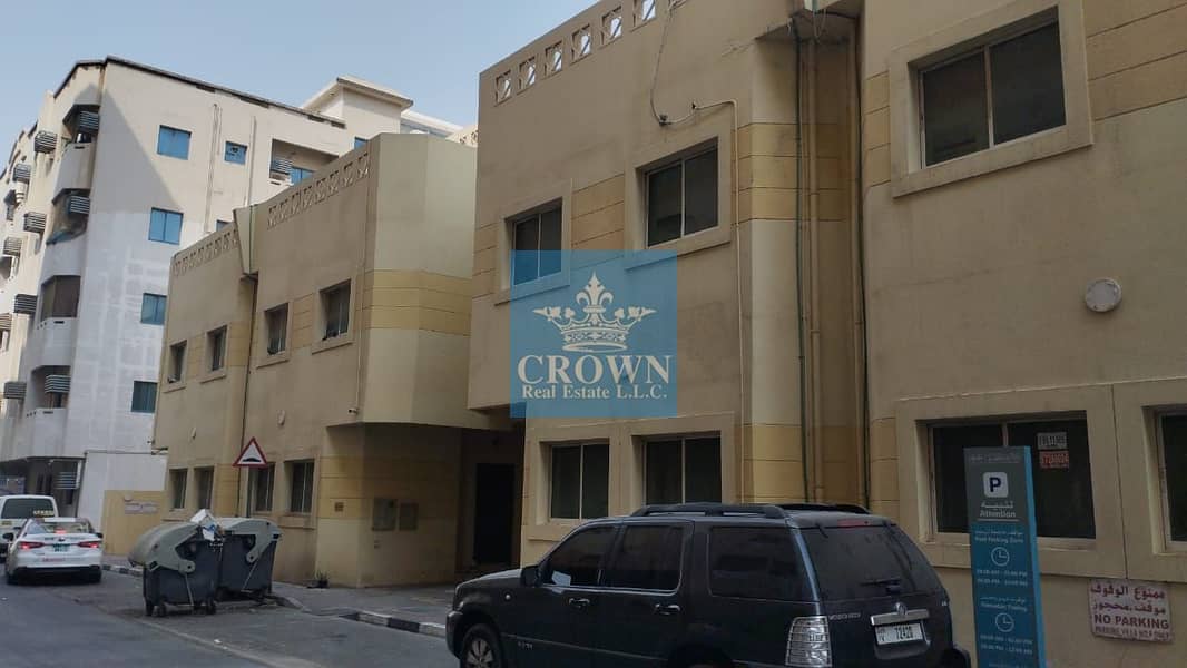 Compact Villa - English style - 5 Rooms - 2 Floors + A room on top floor Compact Villa - English style - 5 Rooms - 2 Floors + A room on top floor