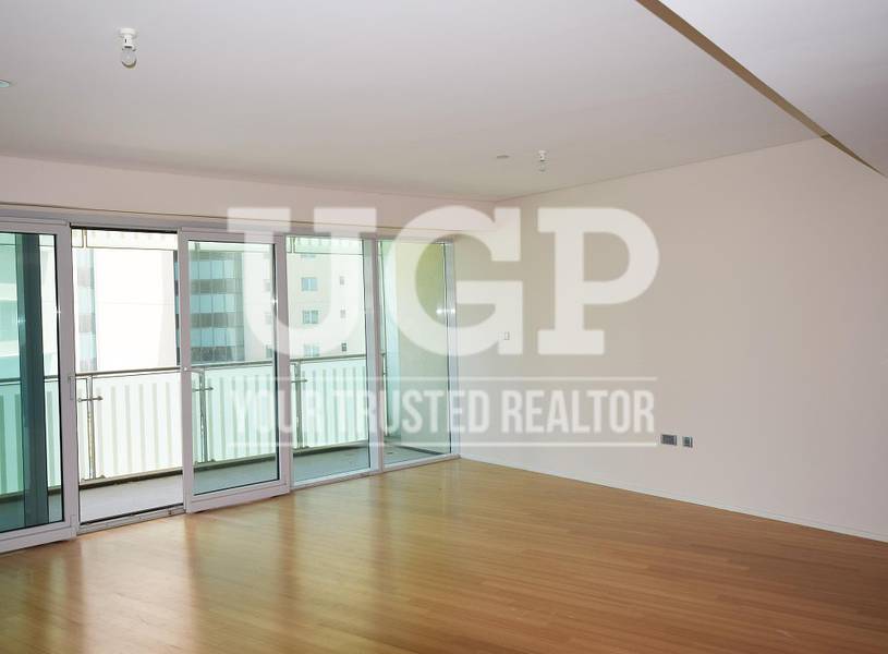 Road View 3BR apt with Modern Facilities