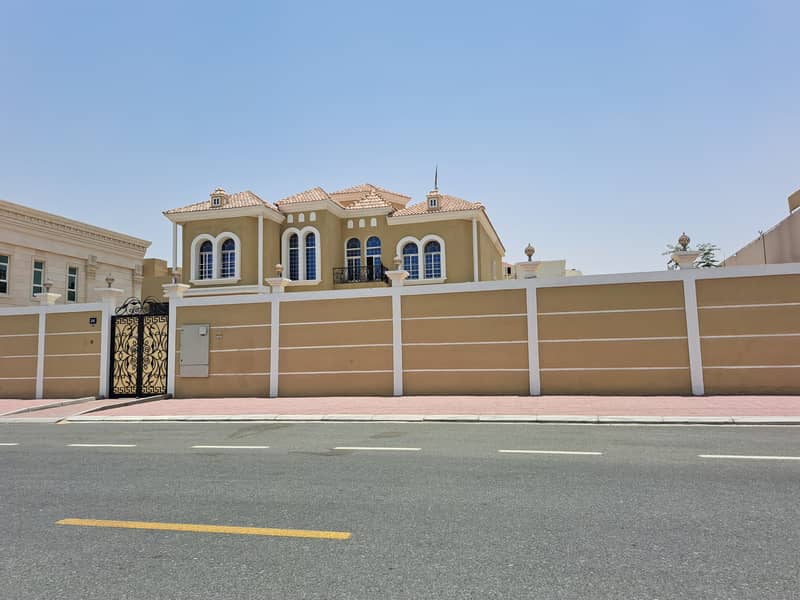 Villa for sale in Al Warqaa, the third, 7 rooms and an annex