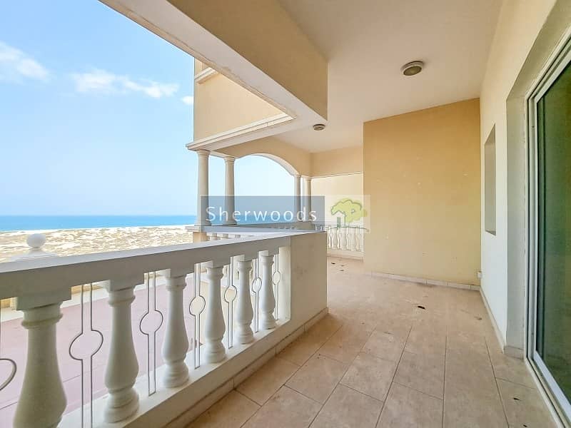 Sea View - Large Balcony with Beach Access Sea View - Large Balcony with Beach Access
