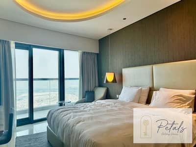3 Bedroom Flat for Rent in Business Bay, Dubai - 🌟 Immerse Yourself in Silver Screen Luxury: Short-Term Escapes at DAMAC Towers by Paramount, Business Bay! 🎬✨