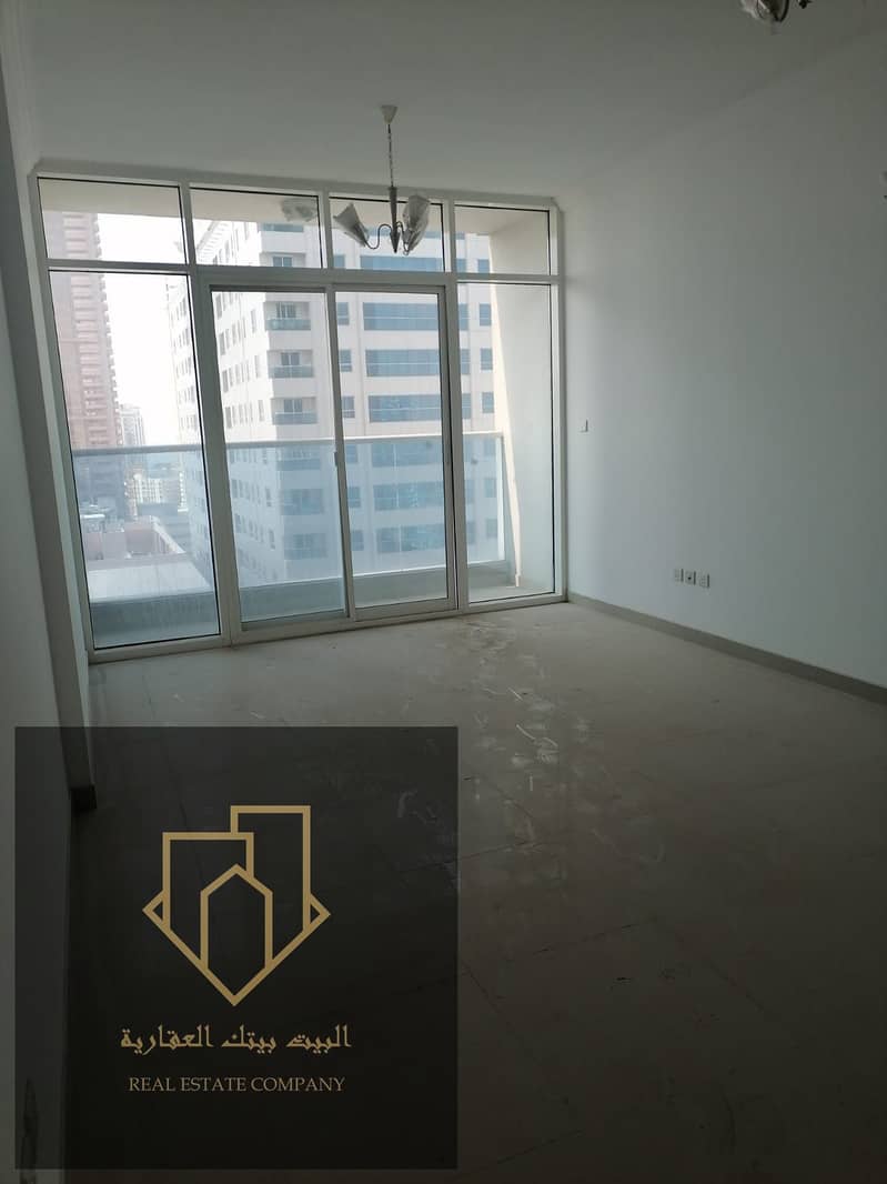 Apartment two rooms and a hall, the first inhabitant, close to the Corniche, Ali the owner