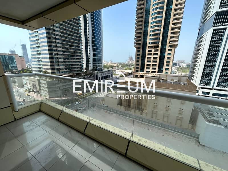 Mid floor I Balcony I Near tram Mid floor I Balcony I Near tram