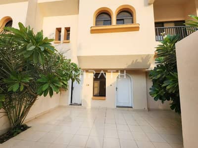 4 Bedroom Villa for Rent in Jumeirah, Dubai - AMAZING 4BR VILLA WITH SHARED POOL & GARDEN