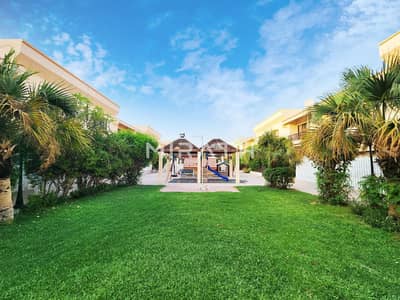 4 Bedroom Villa for Rent in Jumeirah, Dubai - Spacious Living | Shared Pool and Garden