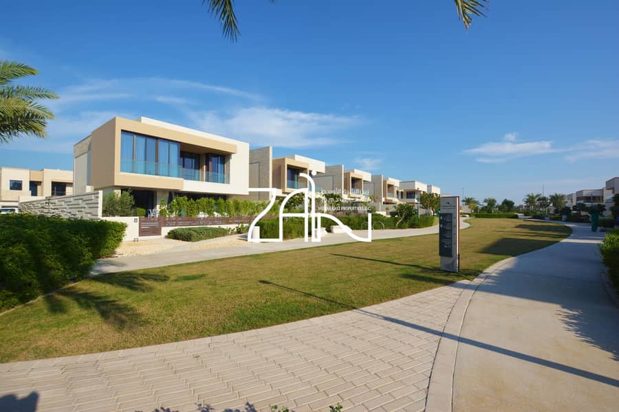 Luxury 5BR Villa Great Location with Beach Access Luxury 5BR Villa Great Location with Beach Access