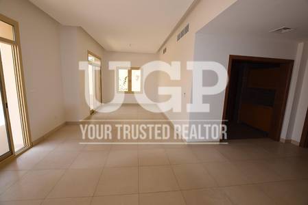 Hot Deal! TH with Private Garden for Sale Hot Deal! TH with Private Garden for Sale
