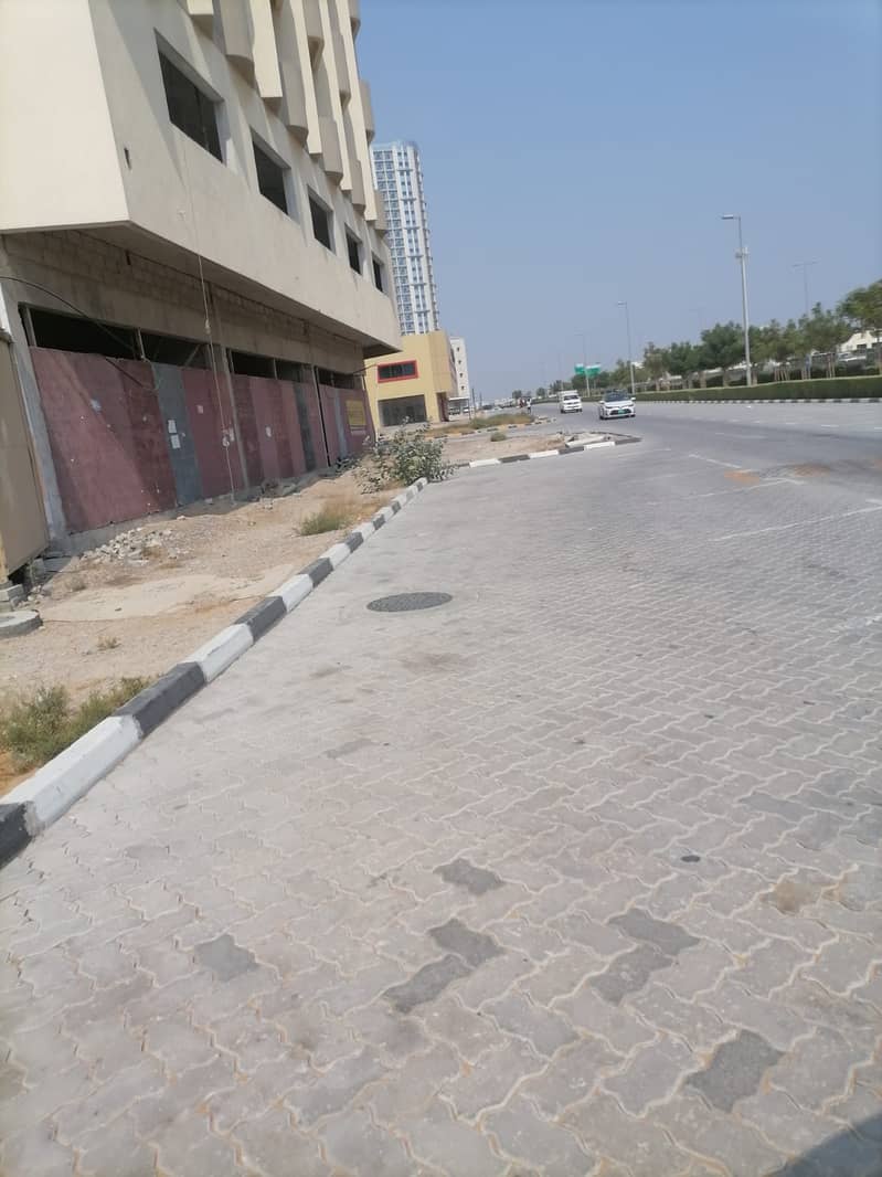 قطعة ارض للبيع في منطقة الروضه 2 سكني تجاري علي شارع الشيخ خليفه مباشرة بسعر مناسب جدا قطعة ارض للبيع في منطقة الروضه 2 سكني تجاري علي شارع الشيخ خليفه مباشرة بسعر مناسب جدا