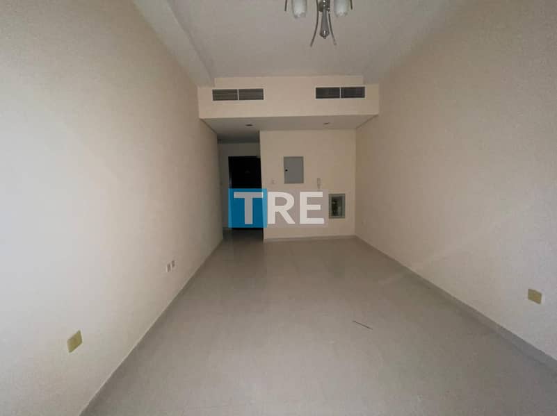 شقة في برج الزنبق،مدينة الإمارات‬ 1 غرفة 17000 درهم - 6026150