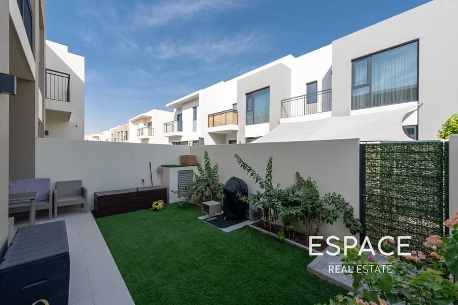 Close to Park & Pool | Good Location Close to Park & Pool | Good Location