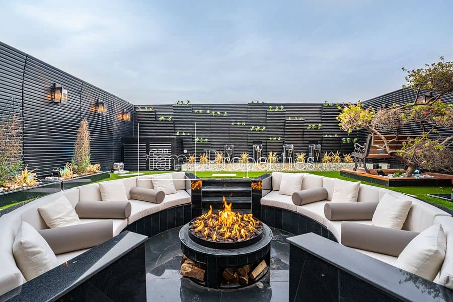 Upgraded | Decorated | Fireplace | The Best Villa