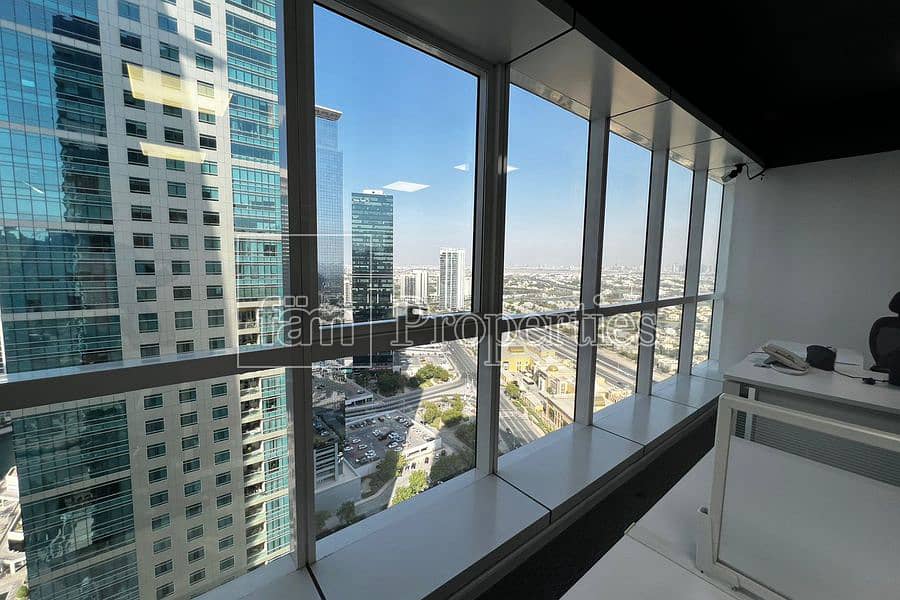 Furnished - Fitted and partitioned | High floor Furnished - Fitted and partitioned | High floor