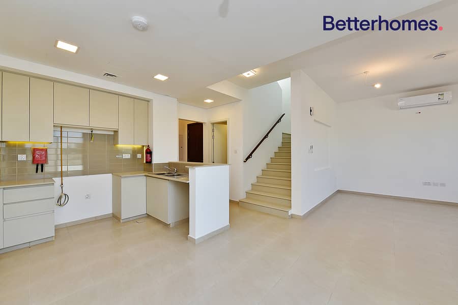 Available August | Close To Pool | Vibrant Town Available August | Close To Pool | Vibrant Town
