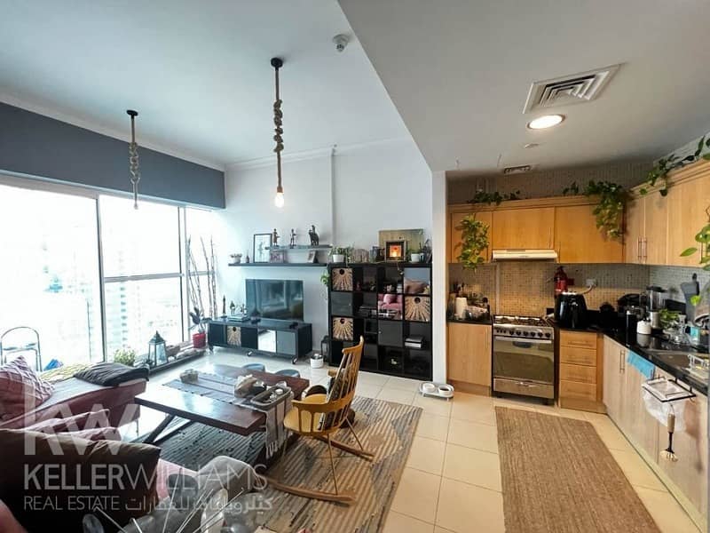 Lovely One BR with Balcony community view Mayfair T Lovely One BR with Balcony community view Mayfair T