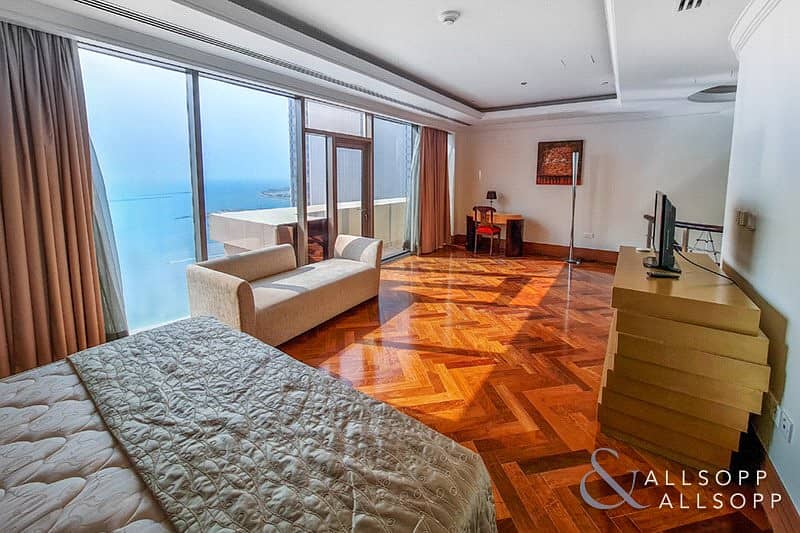 Upgraded | Sea View | Penthouse | 1 Bed