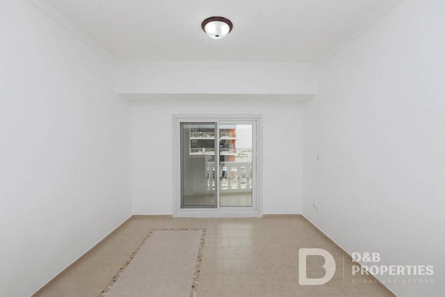 Spacious Studio | Roof Top Pool | With Appliances Spacious Studio | Roof Top Pool | With Appliances