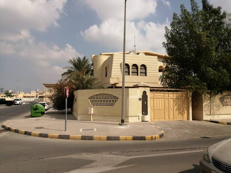 beautiful villa for rent in Al azra al sharjeh